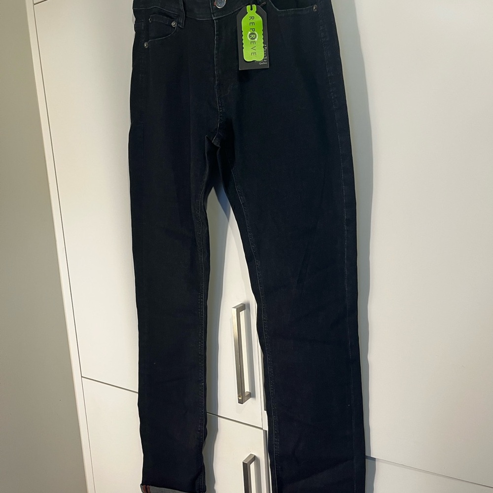 Black Skinny Jeans with Sleek Fit